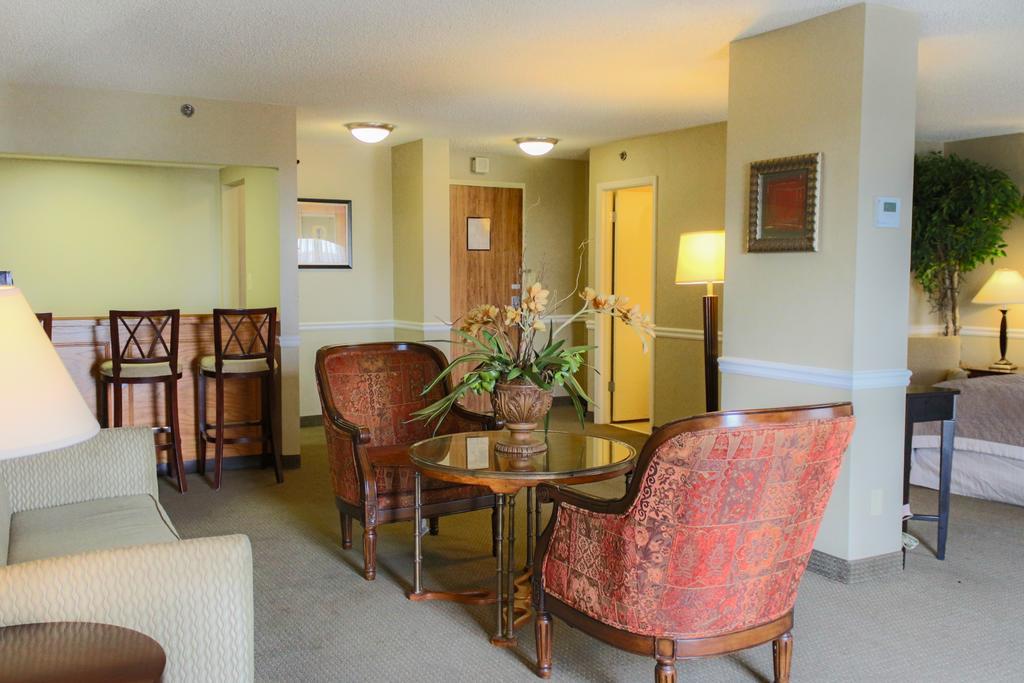 Hotel Ramada Plaza by Wyndham Atlanta Airport College Park Exterior foto
