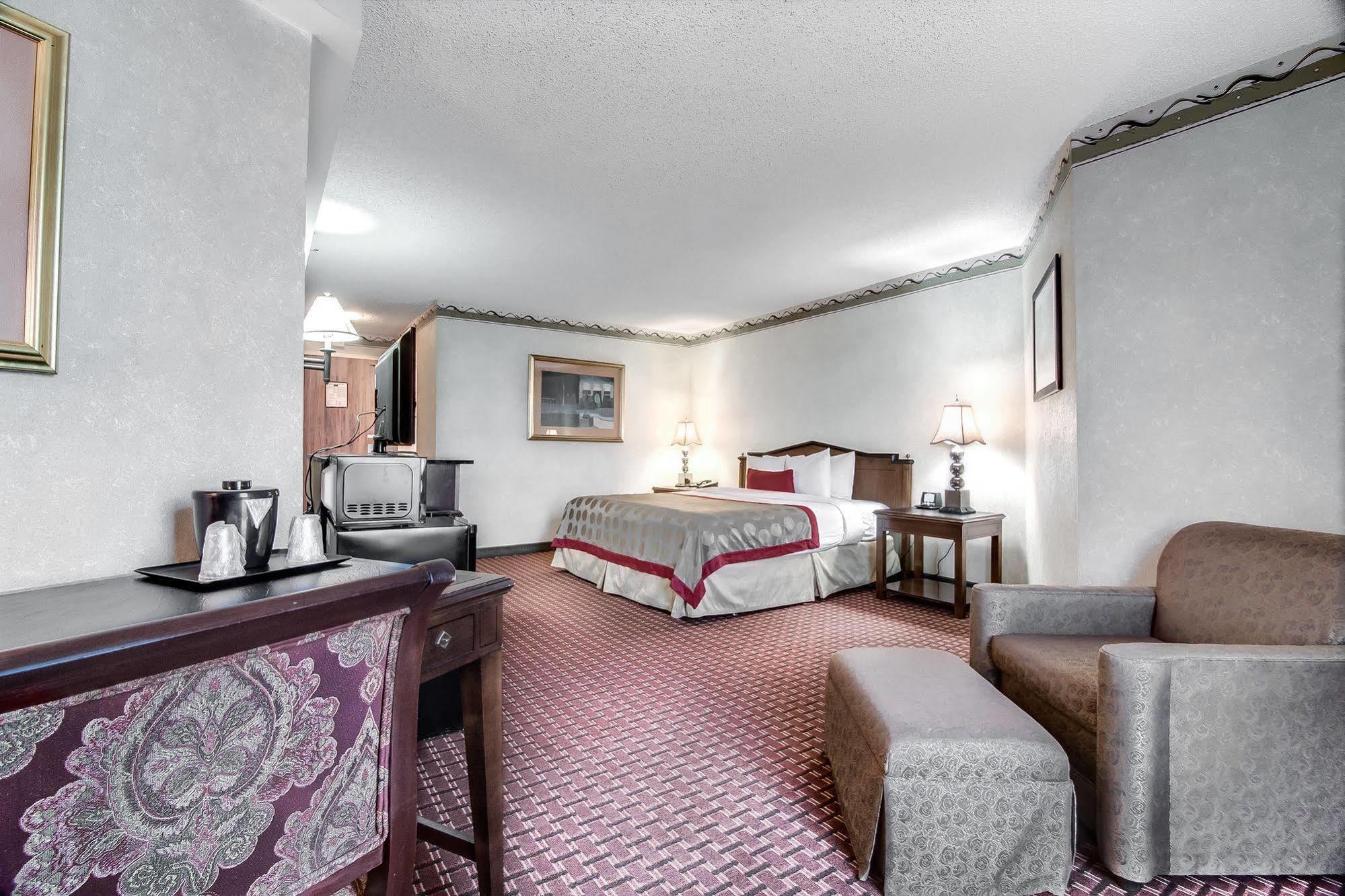 Hotel Ramada Plaza by Wyndham Atlanta Airport College Park Exterior foto