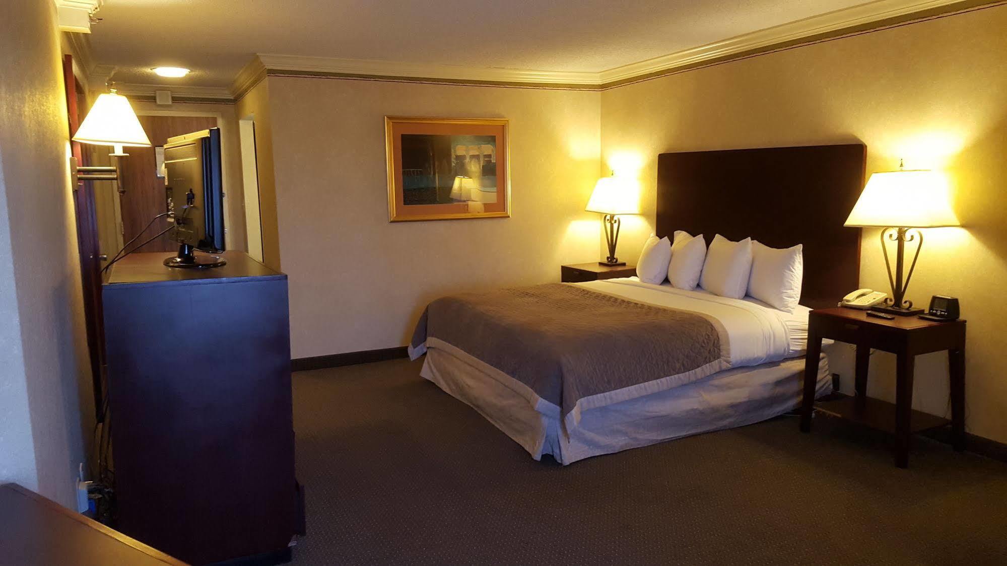 Hotel Ramada Plaza by Wyndham Atlanta Airport College Park Exterior foto