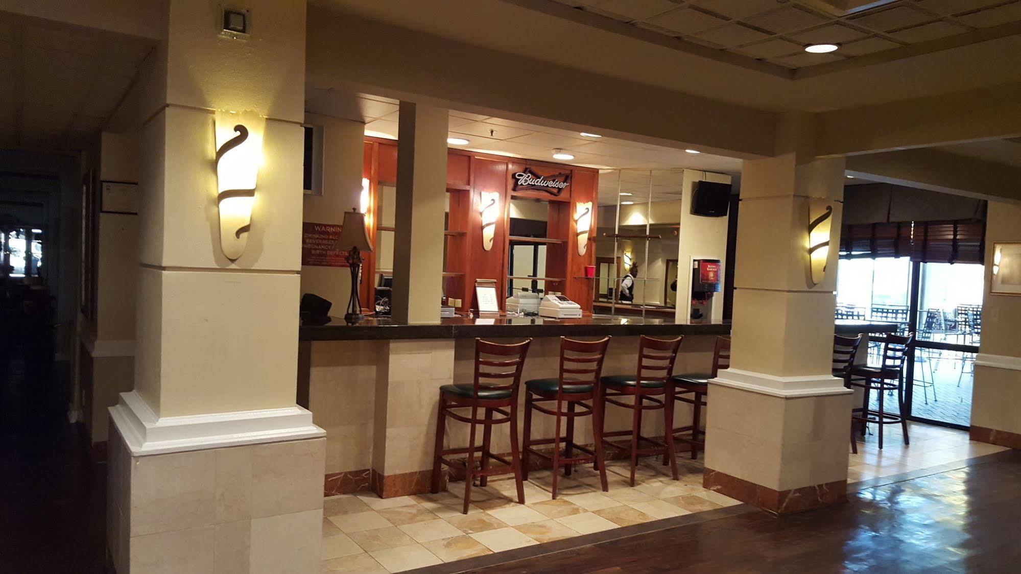 Hotel Ramada Plaza by Wyndham Atlanta Airport College Park Exterior foto